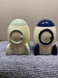 Cracker Barrel ROCKET / SPACESHIP Salt & Pepper Set Blue Aqua White - 2x2” - Picture 1 of 6