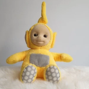JUGUETE DE PELUCHE TELLYTUBBY LAA LAA 18 cm EN MUY BUEN ESTADO SENTADO TELLYTUBBIES AMARILLO - Imagen 1 de 7
