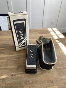Vox Wah-Wah V847 Pedal Guitar Effect With Original Box & Case NICE FREE SHIP - Picture 1 of 13