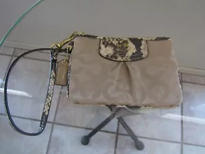 Portafoglio COACH tela pelle logo monogramma zip da polso bordo pelle goffrata - Foto 1 di 4