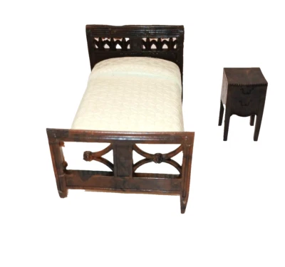 Renwal Dollhouse Bed And Side Table Brown & Beige Furniture B81 TLC READ - Image 1 of 4