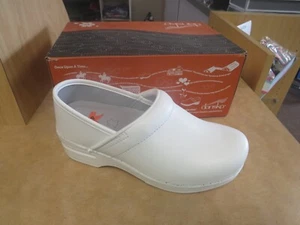 Dansko PRO White clog, EU: 40, US: 9.5-10 - Picture 1 of 3