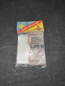 Mini estuche de viaje de plástico con sombrero de lluvia vintage nuevo en stock - Imagen 1 de 6