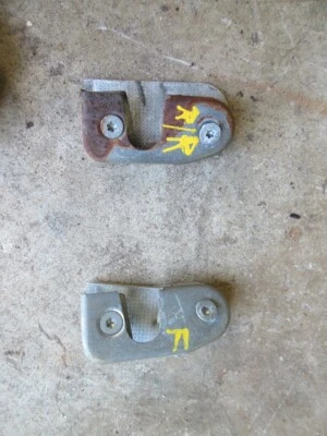 1990 年吉普 Grand Wagoneer 门闩前挡板 - 右前/后-免发货 - stk1 — 第 1/2 张图片