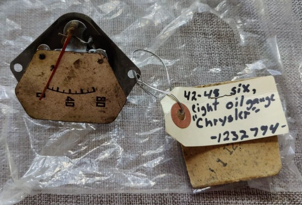 Manómetro de presión de aceite Mopar # 1232794 OEM - Se adapta a Chrysler 1942-1948 Foto 1 de 1