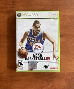 NCAA Basketball 09 (Xbox 360) CIB completo e TESTATO - spedizione veloce e gratuita - Foto 1 di 4