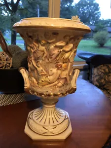 Large and rare R. Capodimonte Ardalt Urn. Lovers everywhere. Beautiful and mint - Picture 1 of 10