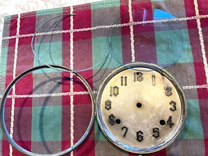 ANTIQUE DIAL,HINGED BEZEL, FLAT GLASS & RETAINING RING - Picture 1 of 2