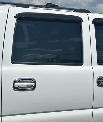 00-07 GMC Yukon XL 1500 2500 PASSENGER REAR DOOR does not extend into wheel well - Image 1 of 4