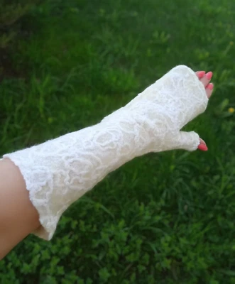 Mitones de fieltro de lana merino para mujer. Mitones largos blancos. Mitones de fieltro de lana cálida Foto 1 de 4