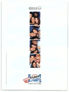 Anuncio impreso Trident 2006, tira de fotos cabina de fotos de amigos sonrisa menta blanca - Imagen 1 de 1