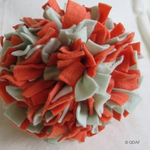 Schnüffelball Handarbeit für Hunde und Katzen - Bild 1 von 1