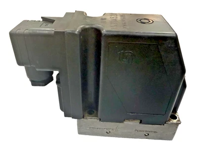 SAUER DANFOSS 157B4528  PVEM32 electrical actuation 24V DC - Image 1 of 4