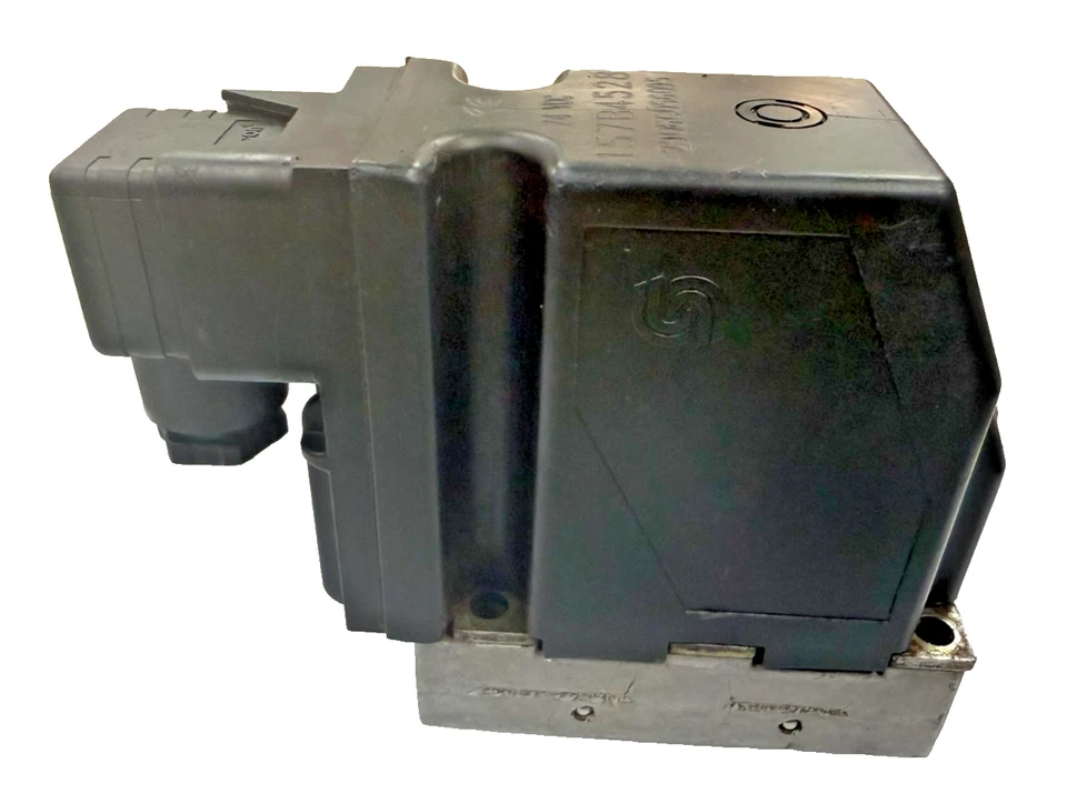 SAUER DANFOSS 157B4528  PVEM32 electrical actuation 24V DC - Image 1 of 4