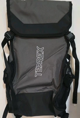 Mochila Adidas TRX Terrex Aeroready preta cinza 27L resistente à água nova com etiquetas - Imagem 1 de 2