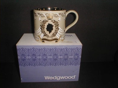Wedgwood Queen Elizabeth II Duke of Edinburgh Silver Wedding Mug Guyatt Mint Box - Image 1 of 4