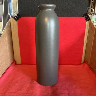 Jarrón de cerámica gris mate impermeable para flores secas frescas decoración moderna del hogar. Foto 1 de 4