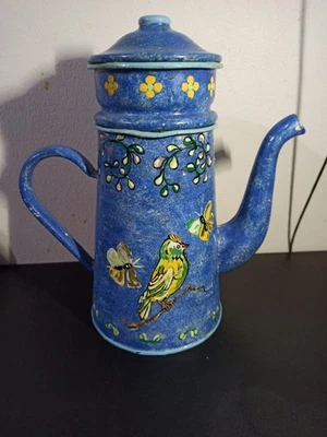 Cafetière en Tôle Emaillée Ancienne Décor peinte a main motif oiseau, papillon.. - Photo 1/4