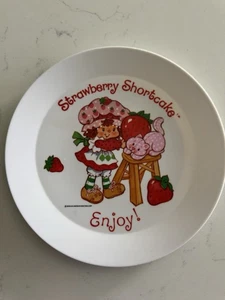 Piatto Vintage 1980 Deka Fragola Shortcake 8" da Collezione Saluti Americani - Foto 1 di 10