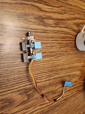 Оригинальные запчасти Nintendo, кнопки питания и сброса NES | Протестировано работает - Изображение 1 из 3