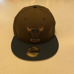 Chicago Bulls Fitted Hat New Era Brown Green 7 1/4 NBA embroidered windy city - Picture 1 of 6
