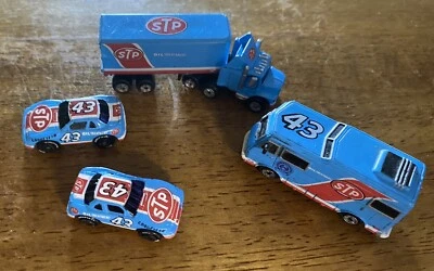 Four Piece STP ‘43’ Richard Petty Micro Machines Cars, Truck, Coach. NASCAR - Image 1 of 4