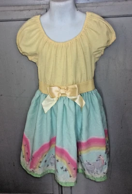 Vestido estilo campesino amarillo/azul sin palabras amarillo/azul con unicornios/arco iris niña Foto 1 de 4