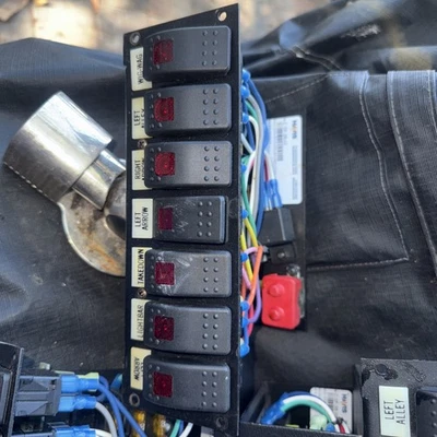 Controlador de luz universal Havis montaje para vehículo Foto 1 de 4