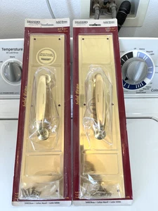 2 tiradores de manija de puerta de latón macizo pulido Brainerd Liberty con placa posterior de 15" x 3,5" - Imagen 1 de 5
