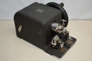 ^ American Optical 820 Microtome #W1405 - Picture 1 of 8