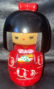 MUÑECA KOKESHI DE MADERA VINTAGE AÑOS 80 ARTE JAPONÉS 5 PULGADAS DE ALTO FIRMADA - Imagen 1 de 5