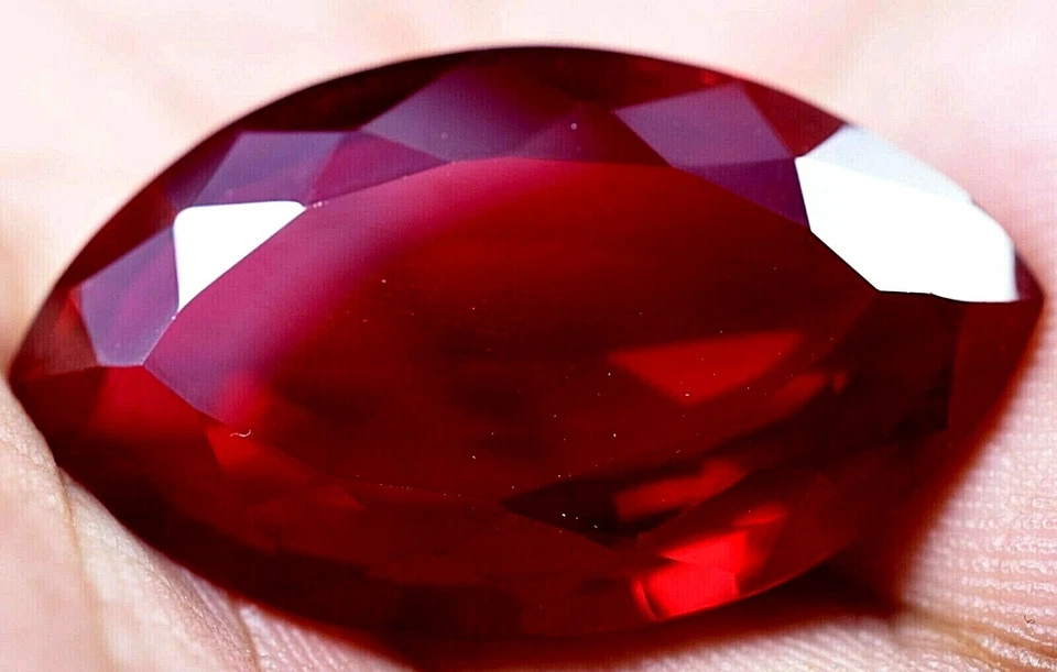 Enorme rubí rojo sangre natural 52,90 quilates Mozambique certificado GGL AAA+ gema tratada Foto 1 de 4