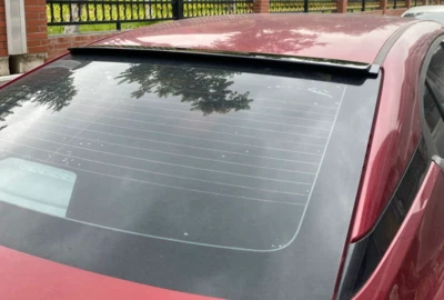 Alerón de ventana de techo trasero para Nissan Sentra 2020-2024 negro brillante sedán Foto 1 de 4