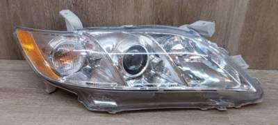 Farol de halogênio Toyota Camry 2007 - 2009 (direito/passageiro) ASSY FABRICANTE DE EQUIPAMENTO ORIGINAL - Imagem 1 de 4