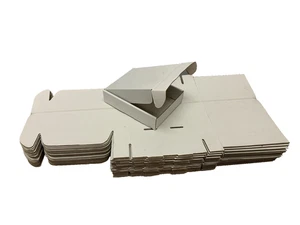 7,5 x 6 x 2 Zoll 45 Stück kleiner Versandkarton weiß Wellpappe Paket - Bild 1 von 9