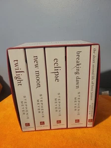 Twilight Saga White Collection Box Set + Bonus Book | 5 Books | Limited Edition  - Picture 1 of 6