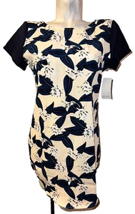 New TOBI Top Women's Size M Blue White Cream Floral Short Sleeve Blouse Shirt - Picture 1 of 6