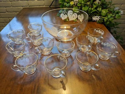 老式玻璃沙碗套装。 包括 12 个金色装饰,葡萄叶图案眼镜。 — 第 1/2 张图片