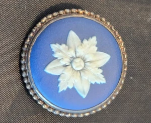 Wedgwood Jasperware kobaltblau Brosche Anstecknadel - wie besehen - Bild 1 von 10