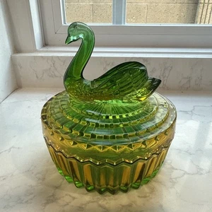 Vintage Cut Panel Green Yellow Ombre Glass Swan Lid Powder Dish Trinket Box - Picture 1 of 18