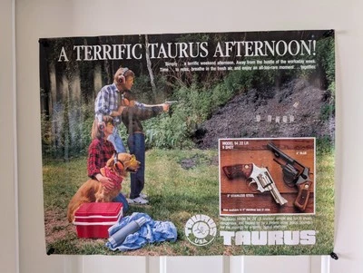 Póster de revólver vintage de Tauro EE. UU. ¡Una terrible tarde de Tauro! Caza vintage Foto 1 de 4