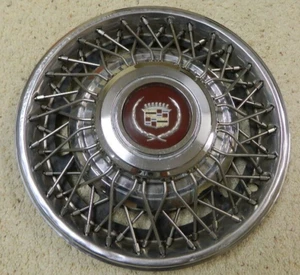 Vintage 1985-1992 Original Cadillac 15" Wire Spoke Hubcap Wheel Cover  Nice! - Picture 1 of 6
