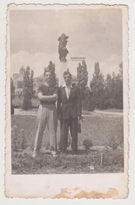 Zwei liebevolle gutaussehende junge Männer umarmen Umarmung Nähe Paar Gay Int Foto - Bild 1 von 8