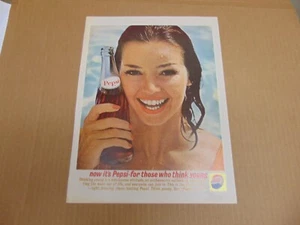 1962 PEPSI For Those Who Think Young! Pretty Girl Enjoys vintage art print ad - Picture 1 of 1
