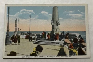 Pleasure Boat Landing, Municipal Pier, Chicago, ILL. Postcard (S1) - Picture 1 of 2
