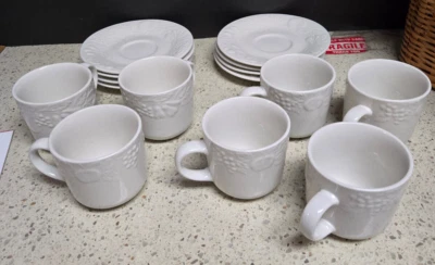 Gibson Fruta Blanca Repujada 8 Piezas Juego de 4 Platos de Ensalada 7 Tazas Foto 1 de 4