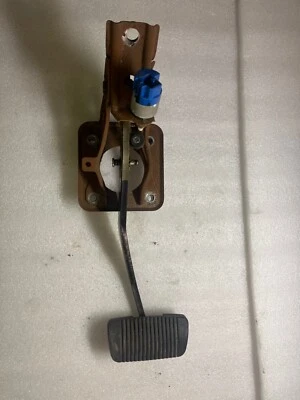 Conjunto de pedal de freno Toyota Camry 1992-1996 con interruptor A/T 2,2 L 5S-FE Foto 1 de 2