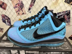 Taglia 12 - Nike Air Max LeBron 7 Retro QS 2020 All Star - Foto 1 di 10
