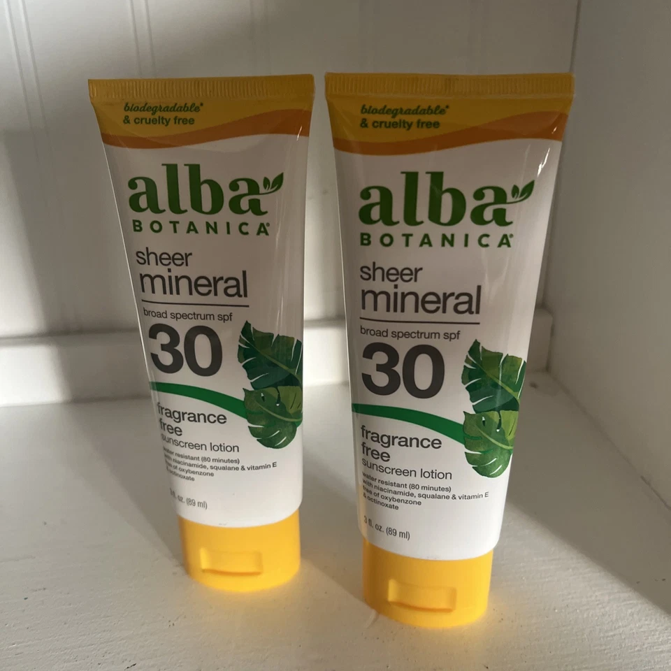 Loción protectora solar Alba Botanica Sheer Mineral FPS 30 3 oz caducidad 24/12 y 25/06 Foto 1 de 2