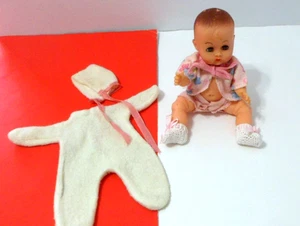 MUÑECA BEBÉ CLON GINNETTE SUSAN 8" AÑOS 50 VINILO ARTICULADA CON BANDERÍN AE? EN CUELLO - Imagen 1 de 11